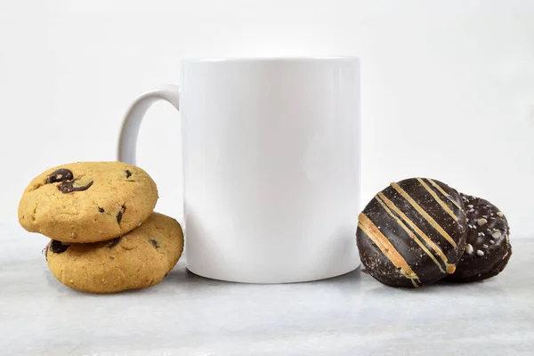 Esta Maqueta Taza Café Cuenta Con Blanco Taza Café Descansando — Foto de Stock