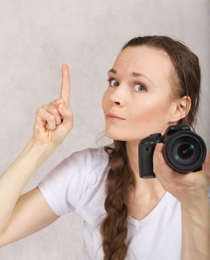 bir kamera ile genç bayan