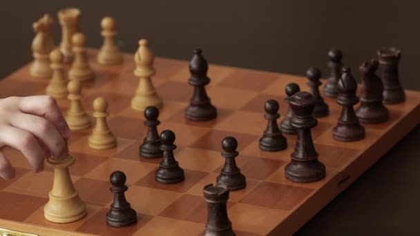 Tablero de ajedrez hecho a mano — Vídeo de stock