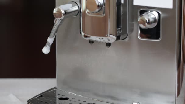 Γάλα Μηχανή Κοντά Μήκος Πόδηα — Αρχείο Βίντεο
