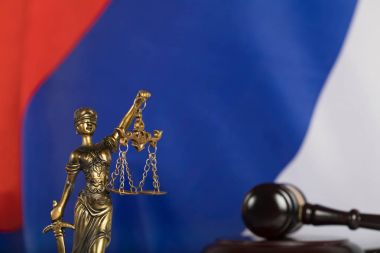 Themis heykeli bir bayrağı, Rusya Federasyonu. 