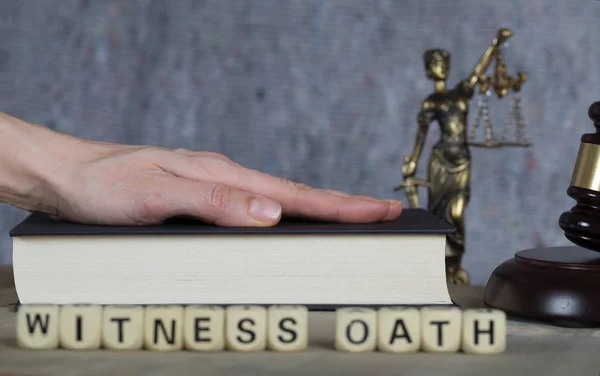 Word WITNESS OATH compuesto de letras de madera . — Foto de Stock