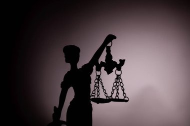 Themis heykeli. Contre-jour tekniği.