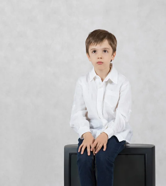 Niño Siete Años Viejo Televisor Espacio Libre Para Texto — Foto de Stock