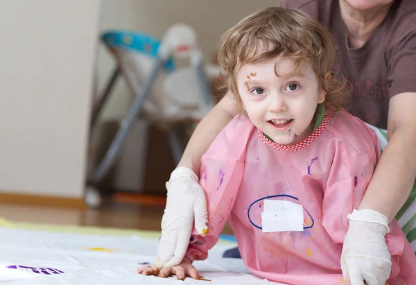 Enfant Ans Peint Couverture Blanche Avec Leurs Paumes — Photo