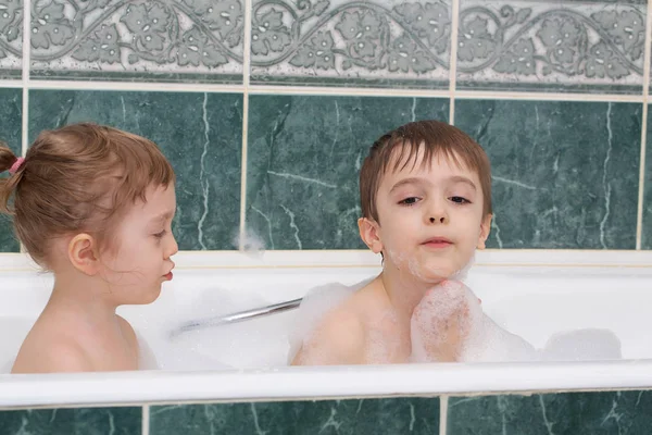 Barn Mellan Fyra Och Sju Badet Närbild — Stockfoto