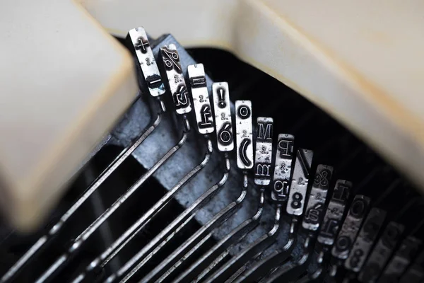 Type hammers in mechanical typing machine. — Stock Photo, Image