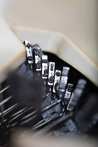 Type hammers in mechanical typing machine. — Stock Photo, Image