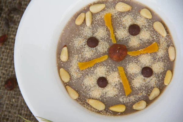 Assidat zgougou - dessert tradizionale tunisino preparato per cele — Foto Stock