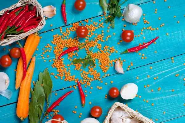 Ingredientes para preparar lentejas estofadas con verduras . —  Fotos de Stock