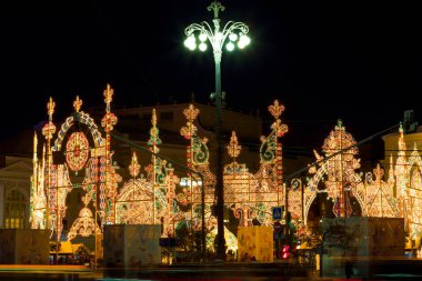 Akşam şehre kış tatil sırasında görüntüleyin. Devrim Meydanı