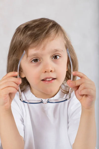 Jongen Van Vijf Jaar Oud Brillen Closeup — Stockfoto