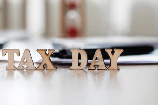 Word TAX DAY composed of wooden letters. Closeup — Stock Photo, Image