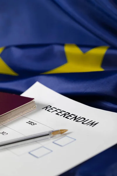 Δημοψήφισμα Της Ψηφοδέλτιο Μαύρο Στυλό Διαβατήριο Και Στο Τραπέζι Κινηματογράφηση — Φωτογραφία Αρχείου