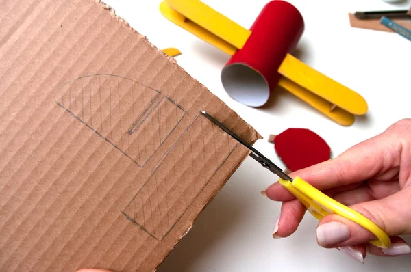 Como Fazer Avião Brinquedo Feito Mão Zero Desperdício Papel Higiênico — Fotografia de Stock