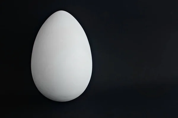 White Plaster Egg Black Background Abstract Geometric Shape Copy Space — 스톡 사진
