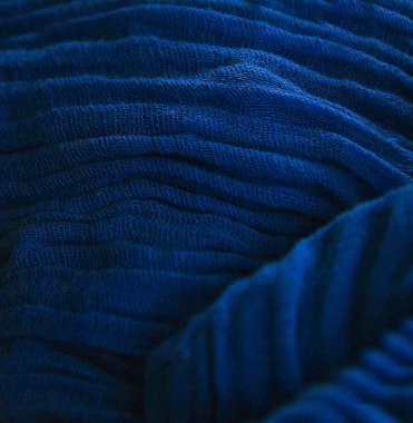 Klasik mavi pamuklu kumaş, yakın plan.