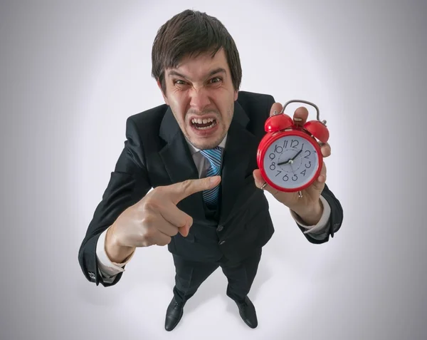 Disciplina no conceito de trabalho. Fúria e irritado gerente está mostrando relógio . — Fotografia de Stock