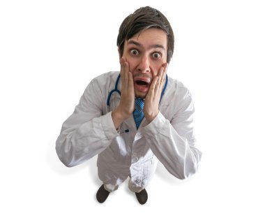 Hata ve yanlış tedavi kavramı. Stresli ve sinirli doktor bir hata yaptı. Beyaz arka plan üzerinde izole.