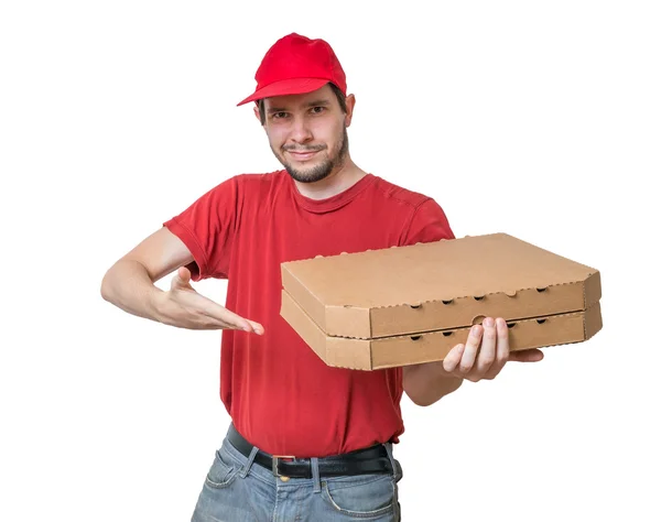 Концепция доставки пиццы. Молодой улыбающийся мальчик держит коробки с пиццей в руках. Изолированный на белом фоне . — стоковое фото