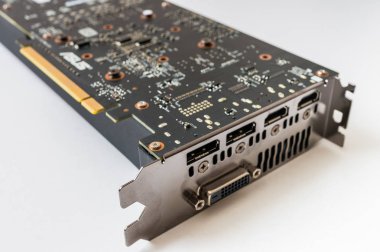 Beyaz arka plan üzerinde modern bilgisayar PCI ekran kartı.