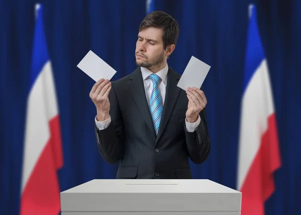 Elecciones en Francia. Votante indeciso está tomando decisión . — Foto de Stock