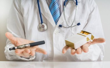 Geleneksel tütün sigara ve elektronik Buharlaştırıcı doktor karşılaştırma.
