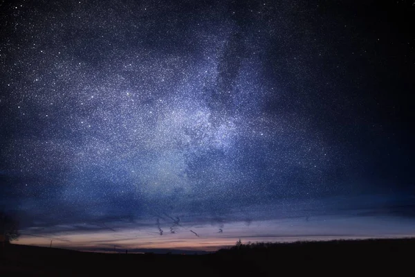Εικονογραφημένο νυχτερινό ουρανό το σούρουπο. Αστρολογία και την αστρονομία έννοια. — Φωτογραφία Αρχείου