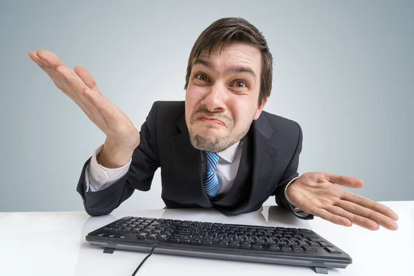 Confused frustrated and unsure man is working with computer. — Stock Photo, Image