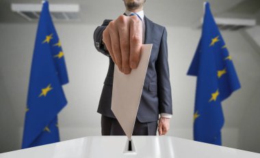 Seçim ya da Avrupa Birliği'nde referandum. Seçmen tutan zarf ben