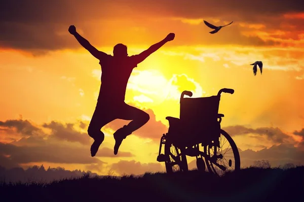 E 'successo un miracolo. L'uomo disabile handicappato è di nuovo in salute. H — Foto Stock