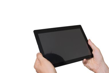 Adam tablet elinde tutar. Beyaz arka plan üzerinde izole.