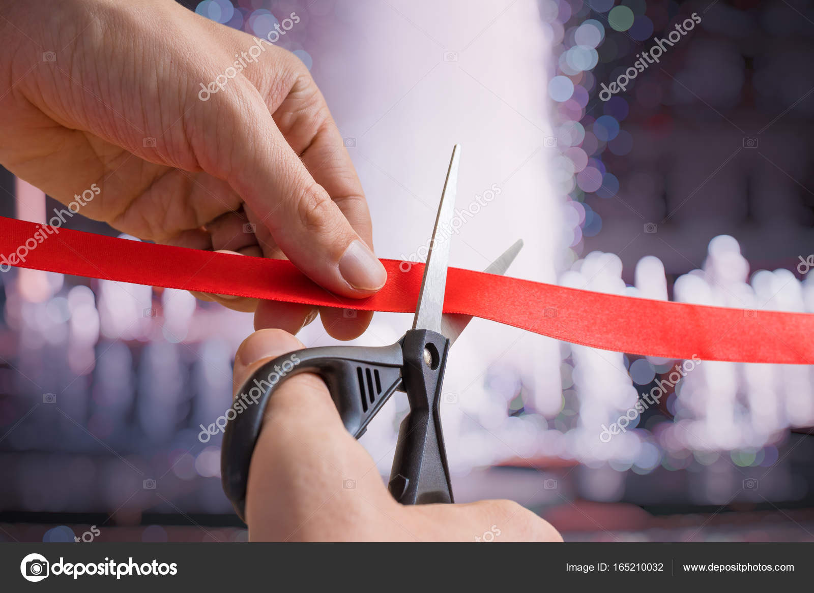 режем ссылку. разрезание ленты. режем ссылку. разрезание бумаги ножницами. режем цены картинка.