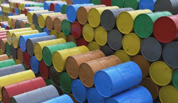 Montón de muchos barriles de petróleo. Ilustración 3D renderizada . —  Fotos de Stock