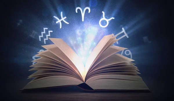 Abra brilhante livro de astrologia com signos do zodíaco acima. 3D renderizado — Fotografia de Stock