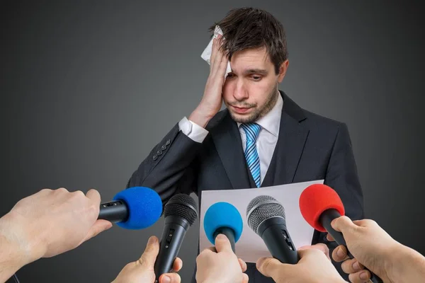 Nervous man is afraid of public speech and sweating. Many microp — Stock Photo, Image