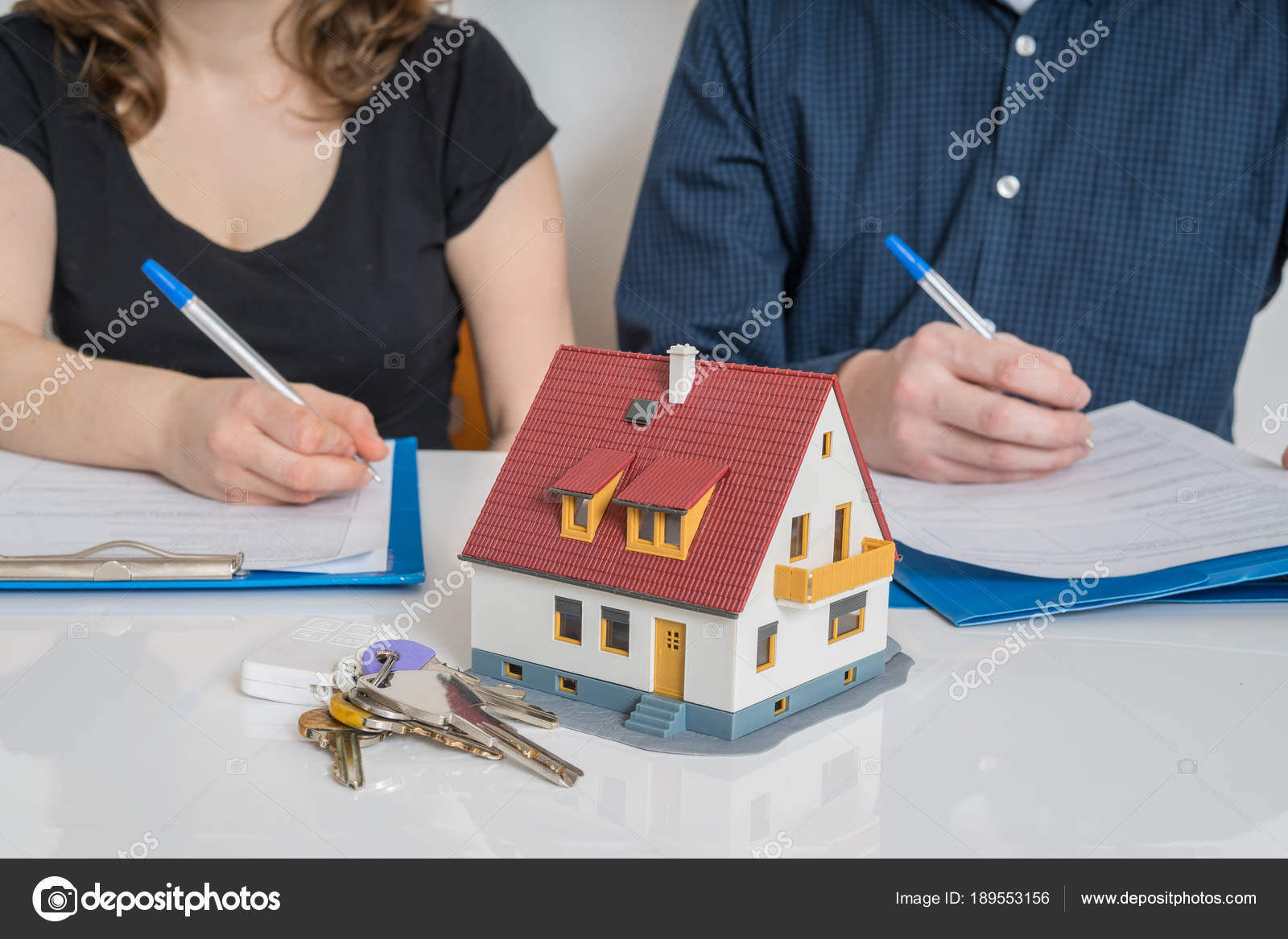 Продать квартиру при разводе с ребенком. Раздел имущества супругов. Дети и недвижимость. Продать квартиру при разводе с ребенком. Раздел квартиры супругами.