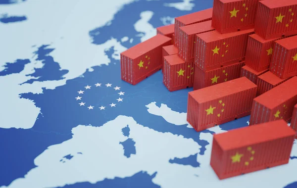 ヨーロッパの地図上の中国の貨物コンテナ。チーズグーの輸入 — ストック写真