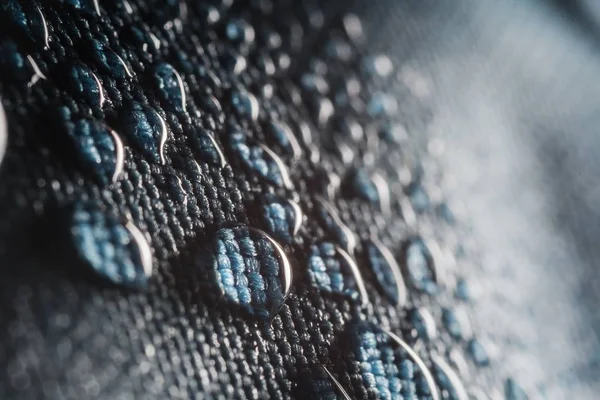 Vista de cerca de gotas de agua en paraguas negro . — Foto de Stock