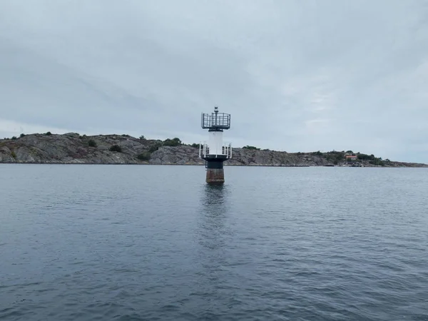 Kleine vuurtoren aan de westkust van Zweden — Stockfoto