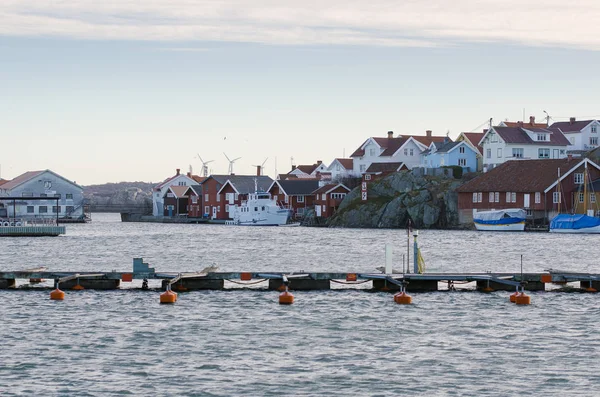 En hamn i Sverige på västkusten — Stockfoto