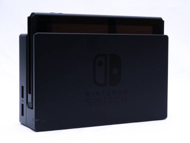 Uk, Jan 2020: Nintendo oyun konsolu ev iskelesi beyaz arkaplan