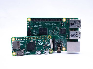 Uk, Jan 2020: Raspberry Pi 2 model B ve sıfır beyaz