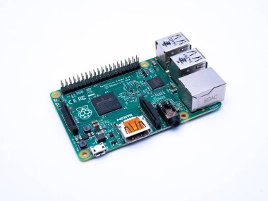 Uk, Jan 2020: Raspberry Pi 2 model B beyaz arkaplan