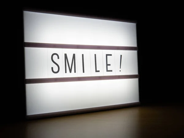 Mensaje Sonrisa Caja Luz Led Oscuridad —  Fotos de Stock