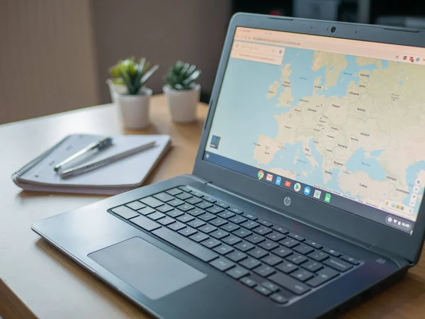 März 2020 Großbritannien Europäische Google Maps Chromebook Laptop App — Stockfoto