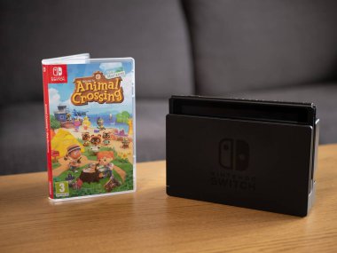 İngiltere, Mart 2020: Hayvan çapraz yeni ufuklar oyunu ile Nintendo anahtar konsolu