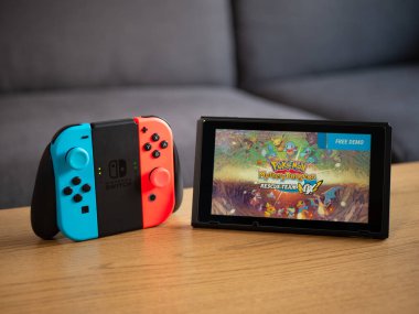 İngiltere, Mart 2020: Nintendo switch pokemon gizemsiz zindan çevrimiçi oyun indirme