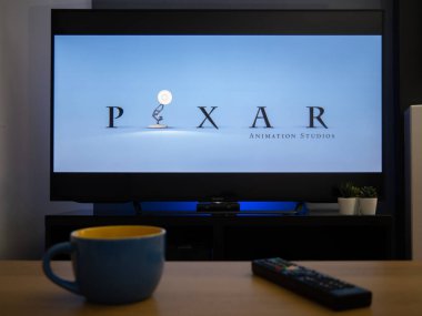 İngiltere, Mart 2020: TV Televizyon Pixar animasyonları hafif film açıcı