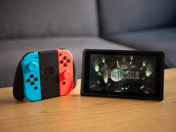 İngiltere, Mart 2020: Nintendo Fantezi 7 VII oyunu